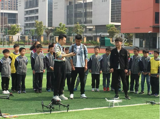 江苏教育频道录制拓普思无人机科技团队节目